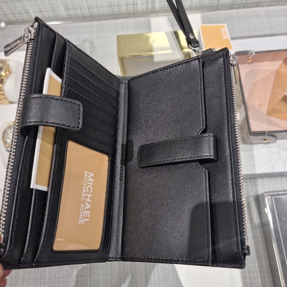 Michael Kors 3 Piece Bundle - Picture 15 of 16